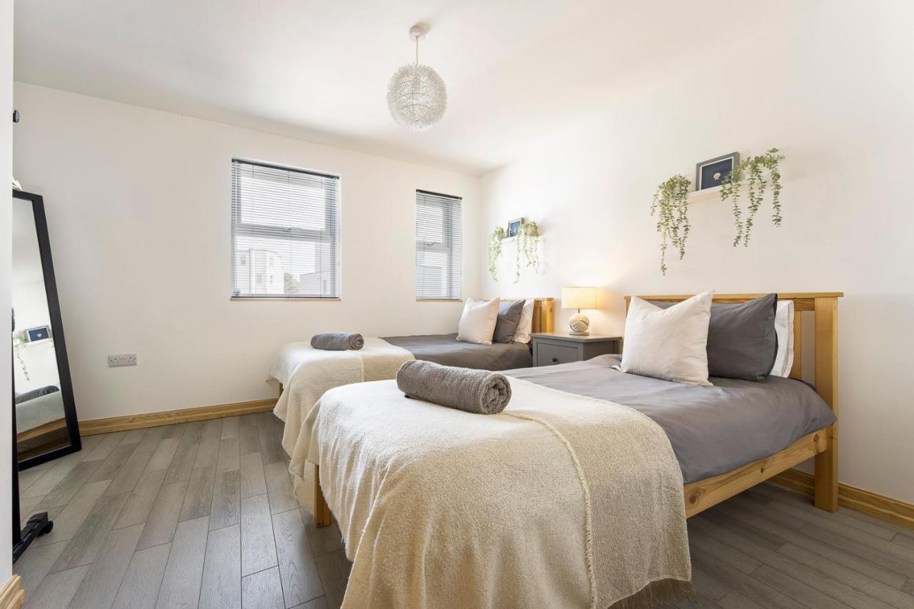 Spacious, Newly Renovated, Three Bedroom Town Centre Duplex Apartment With Free Parking, Sleeps Seven - Walking Distance To Beach Bournemouth Exterior foto