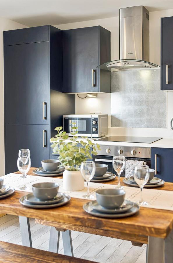 Spacious, Newly Renovated, Three Bedroom Town Centre Duplex Apartment With Free Parking, Sleeps Seven - Walking Distance To Beach Bournemouth Exterior foto
